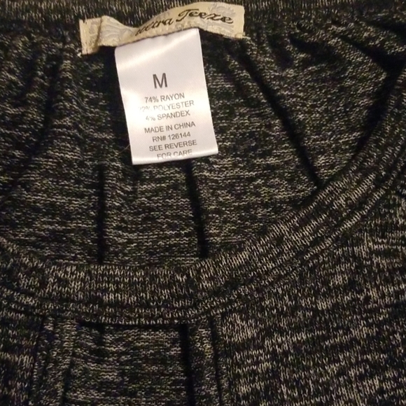 Cold Shoulder Blouse - Picture 2 of 4